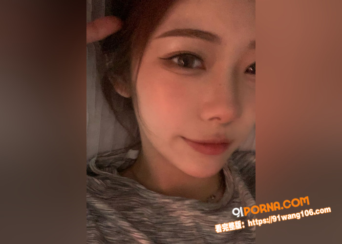 极品女大各种情趣制服和男...（3）