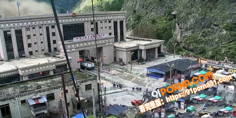 西藏日喀则突发泥石流 致...（9）