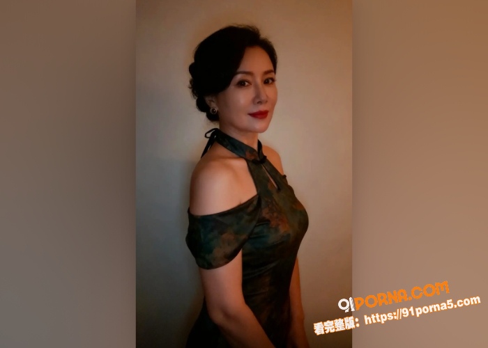 小伙子白天勾搭性感美艳姑...（1）