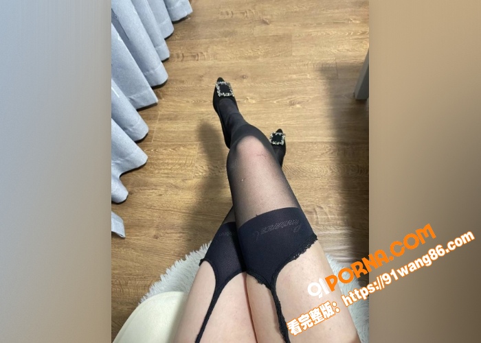在校女学生极品身材 宿舍...（3）