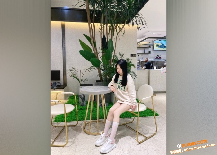 富二代酒店爆操美白纹身大...（2）