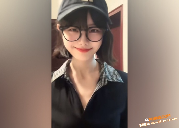花臂眼镜母狗精神小妹 调...（2）