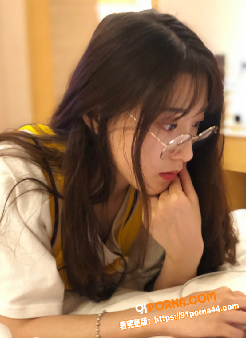 杭州大学清纯眼镜妹 雪儿...（2）