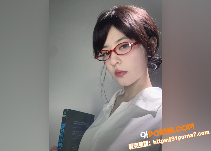 性感黑丝制服老师私拍流出...（2）