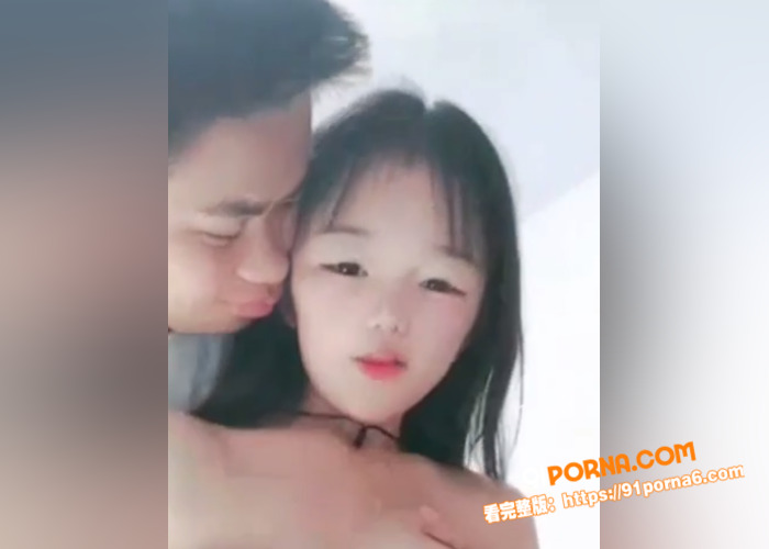 极品白虎嫩妹直播中惨遭亲...（3）