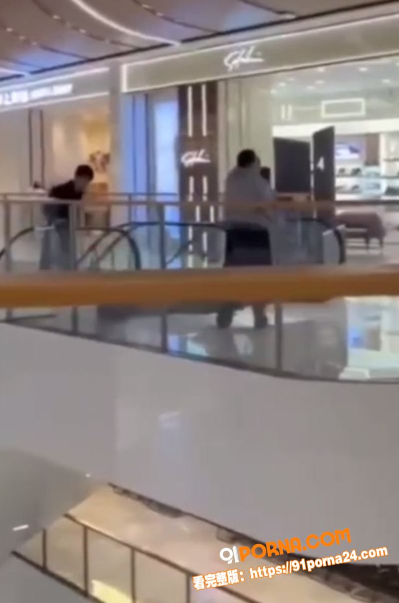 南昌万象城惊魂！男子无故...（7）