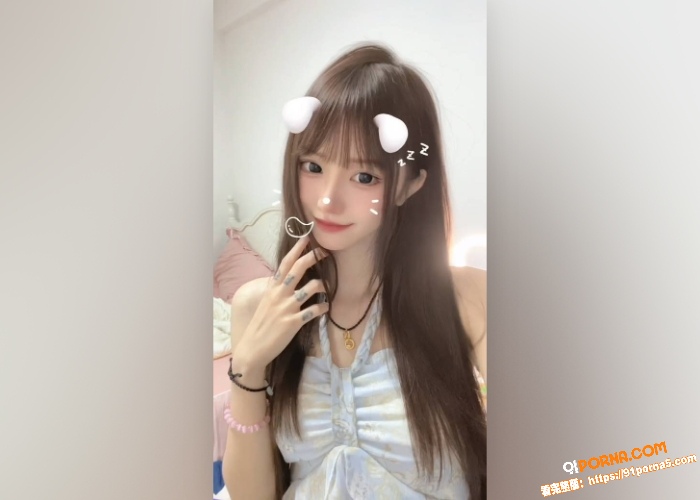 大神门缝偷窥极品亲妹 A...（2）