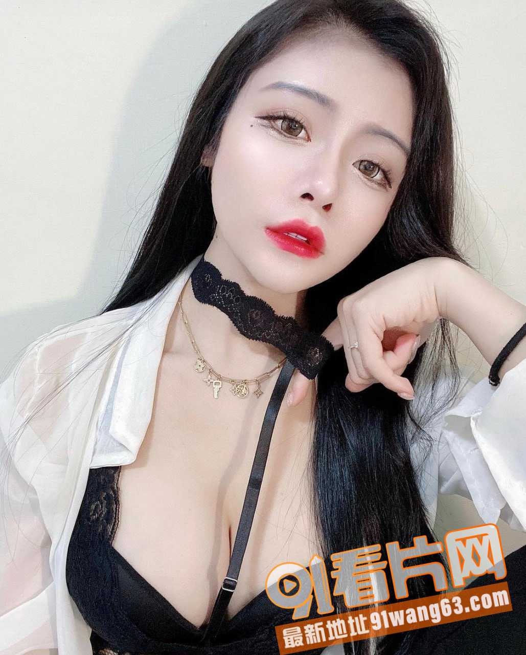 极品人妻和情人线下不雅视...（1）