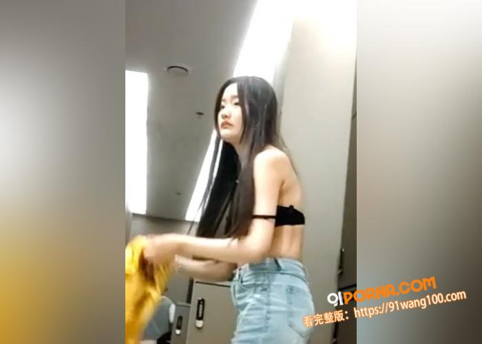 女子澡堂移动偷拍 各种环...（1）