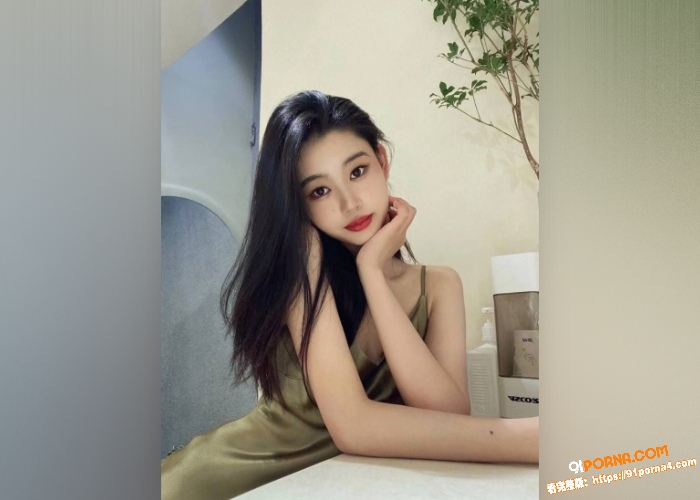 富二代酒店约兼职人妻，苗...（1）
