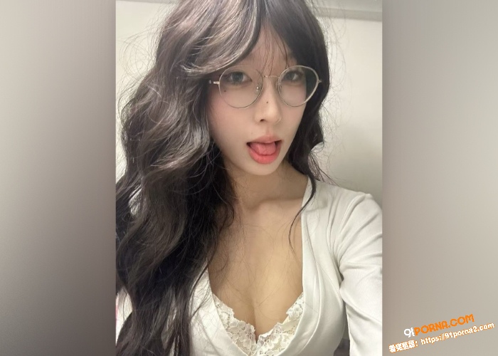 湖南饥渴少妇，开档黑丝给...（1）