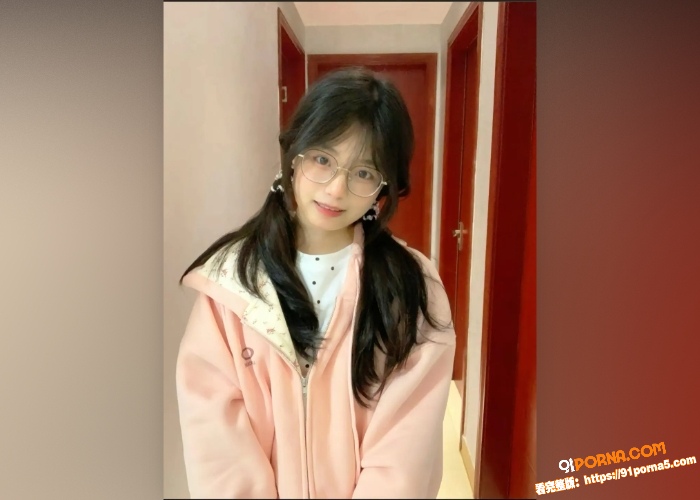 小情侣自拍泄密！青涩女大...（2）