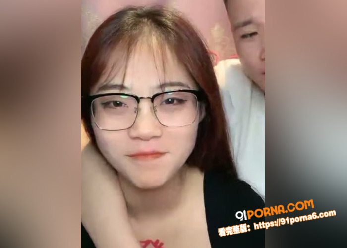 花臂精神小伙拽眼镜精神小...（1）