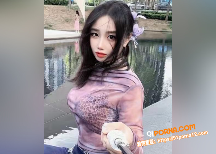极品眼镜少妇为了捞金在家...（2）