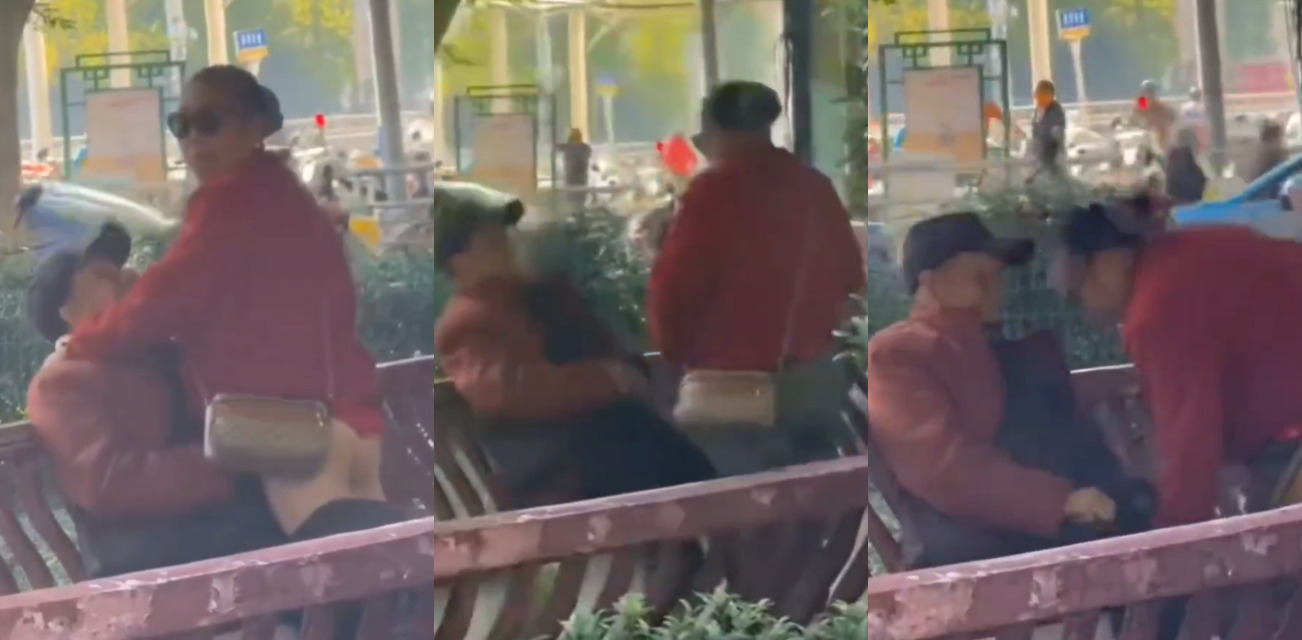 公园凉亭转角遇到爱！老登和老太婆当场脱裤做爱，站立式抽插 沉浸式体验 绝对是真爱！