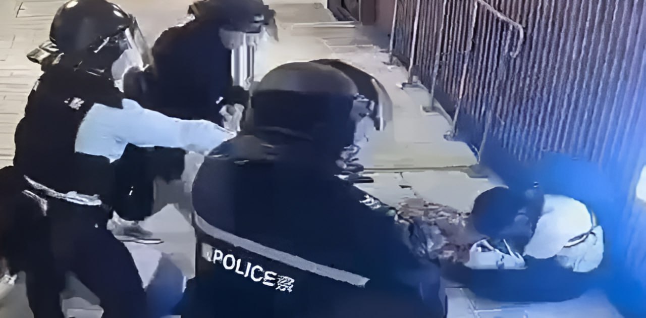 香港屯门广场枪击案 越南毒贩伏法 持刀挟持人质 监控全曝光 牛肉刀狂徒乱闯商场 警员两枪终结疯狂！
