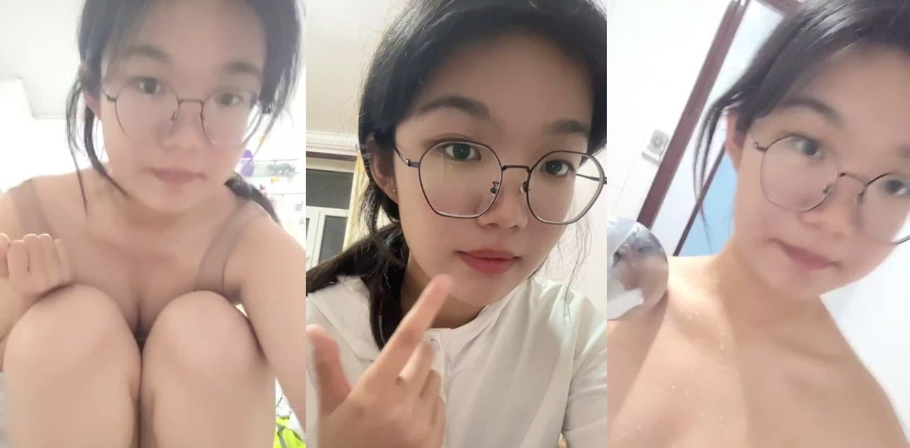 瓜友投稿 大学生眼镜妹洗澡自拍！ 别说还是非常养眼耐看的。奶子非常挺啊！